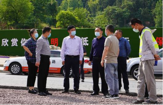 六安市公路管理處黨委書(shū)記、主任楊廣來(lái)一行蒞臨指導(dǎo)我司項(xiàng)目